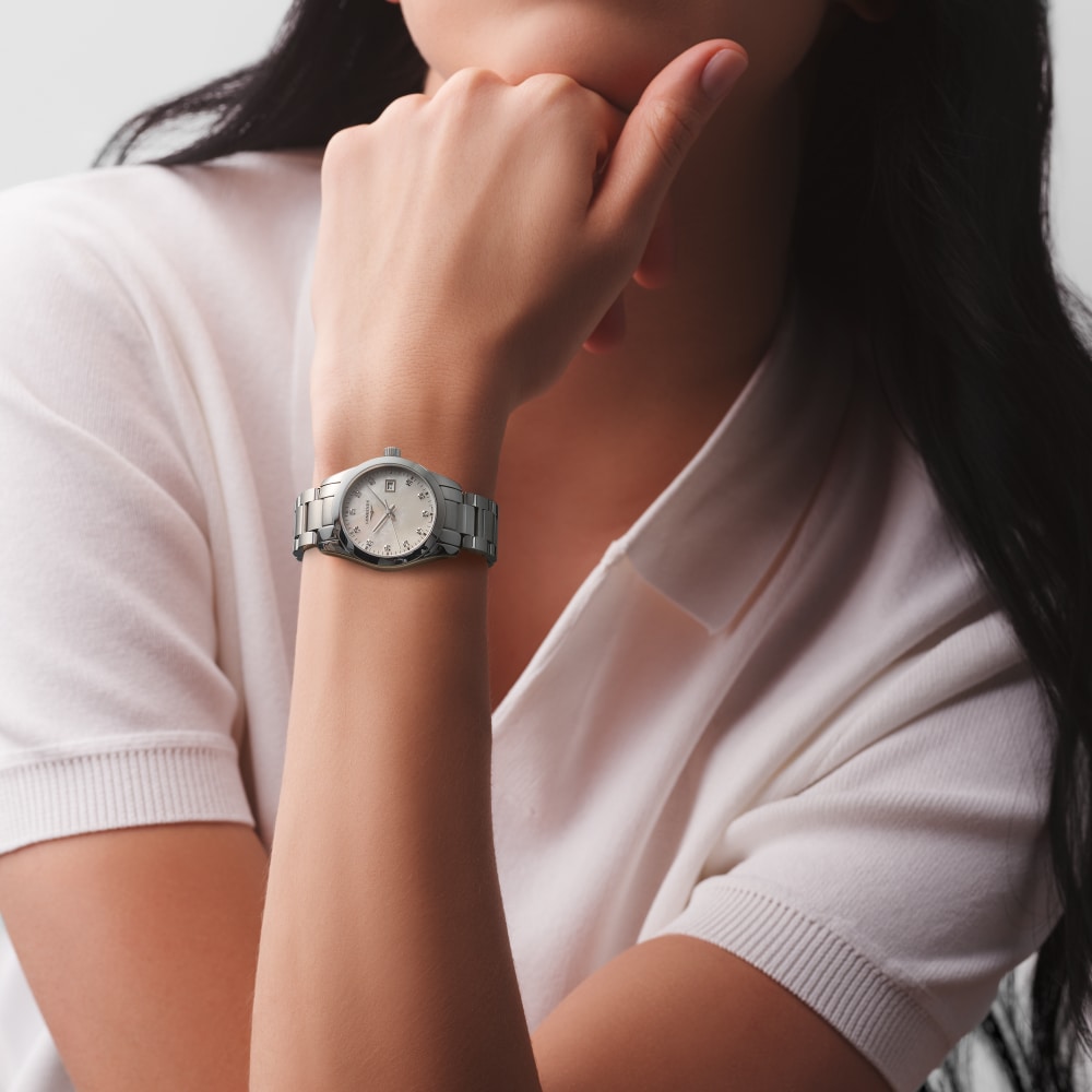 LONGINES Conquest レディース時計 Conquest Classic Quartz, Stainless Steel And Red Pvd Coating