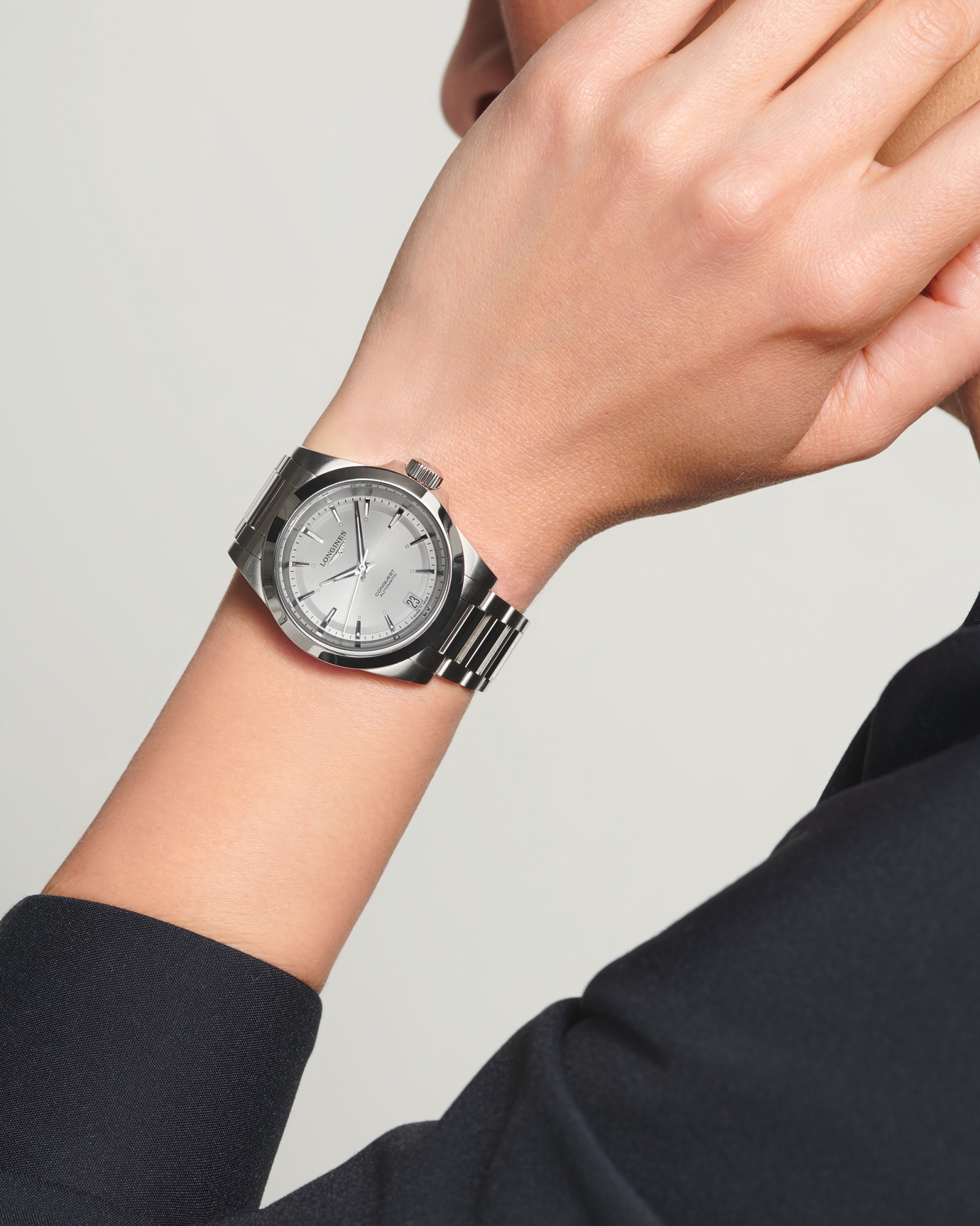 コンクエスト 自動巻、ステンレススティール、シルバー「サンレイ