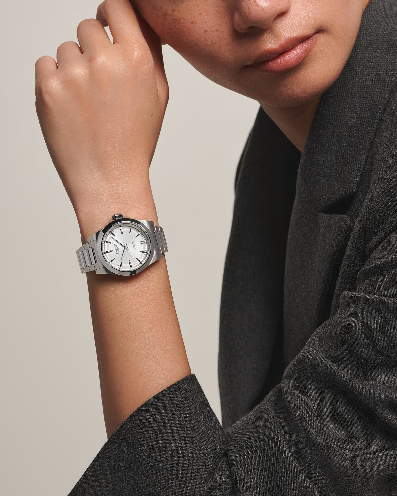 コンクエスト 自動巻、ステンレススティール、シルバー「サンレイ