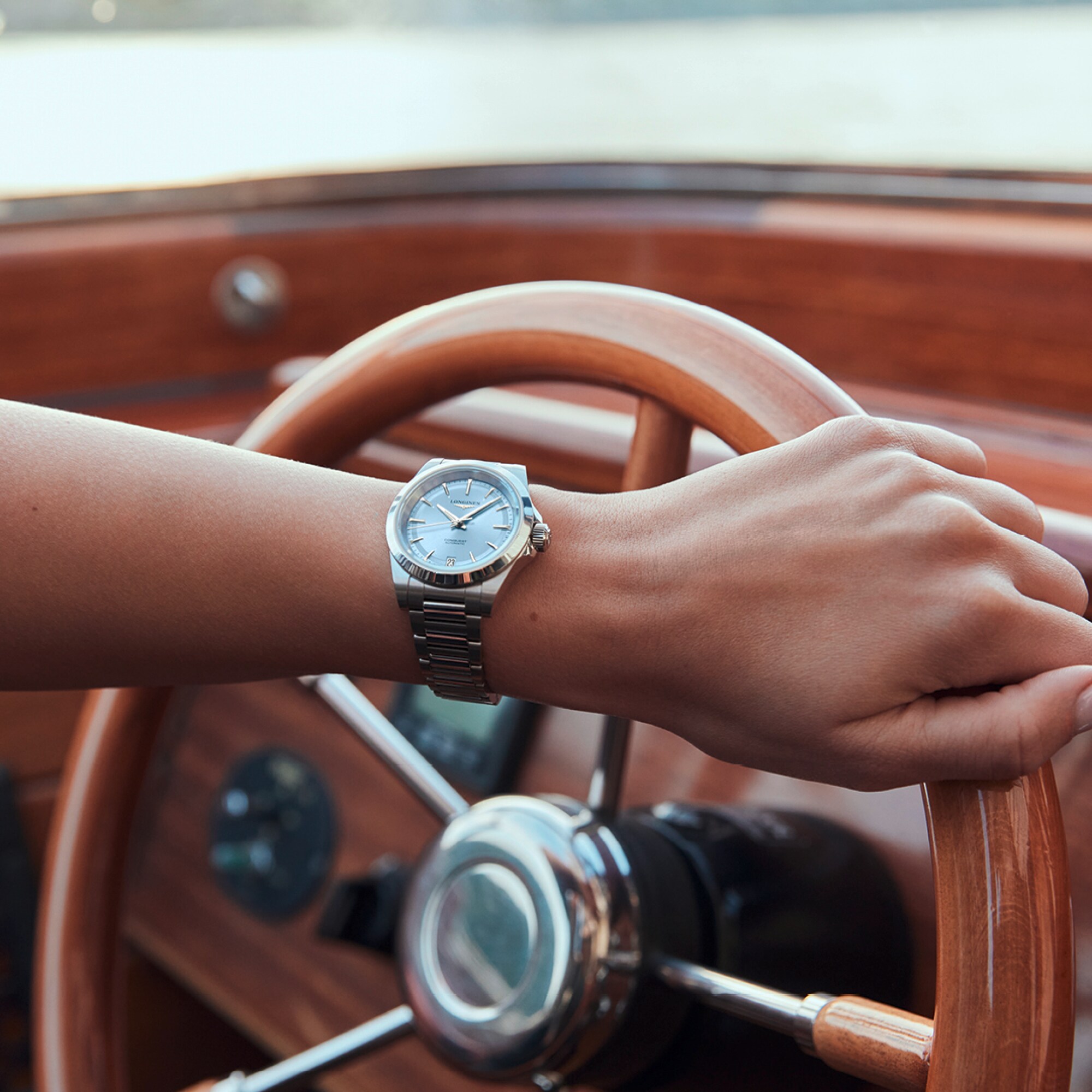 CONQUEST Automatic, Stainless Steel, Sunray Blue Dial, Bracelet