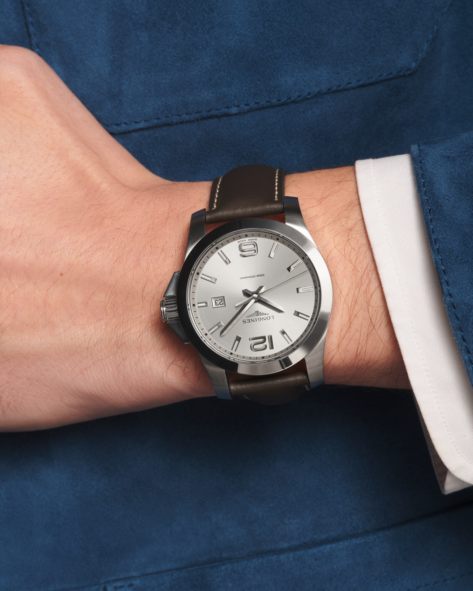 CONQUEST Quartz, Stainless Steel, Sunray Silver Dial, Strap