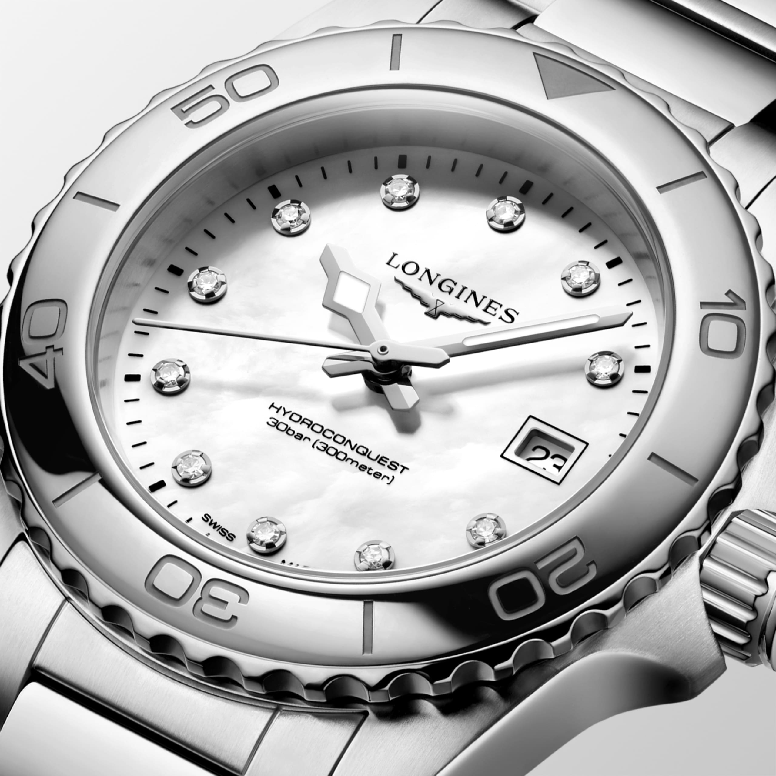 HYDROCONQUEST L3.369.4.87.6 Quartz, Stainless steel, White mother-of-pearl, Bracelet Watch - Face close up