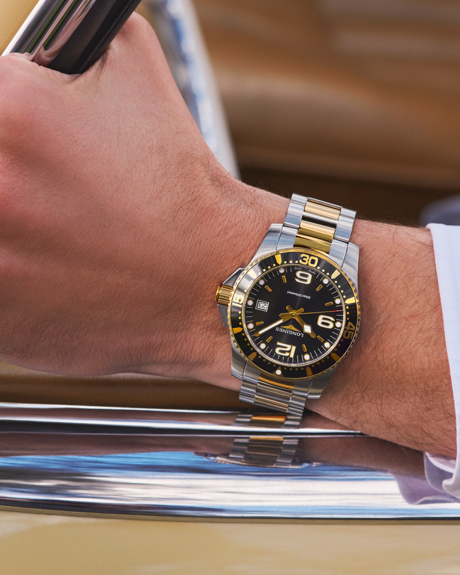 HYDROCONQUEST Quartz, Paslanmaz Çelik Ve Sarı Pvd Kaplama, Siyah