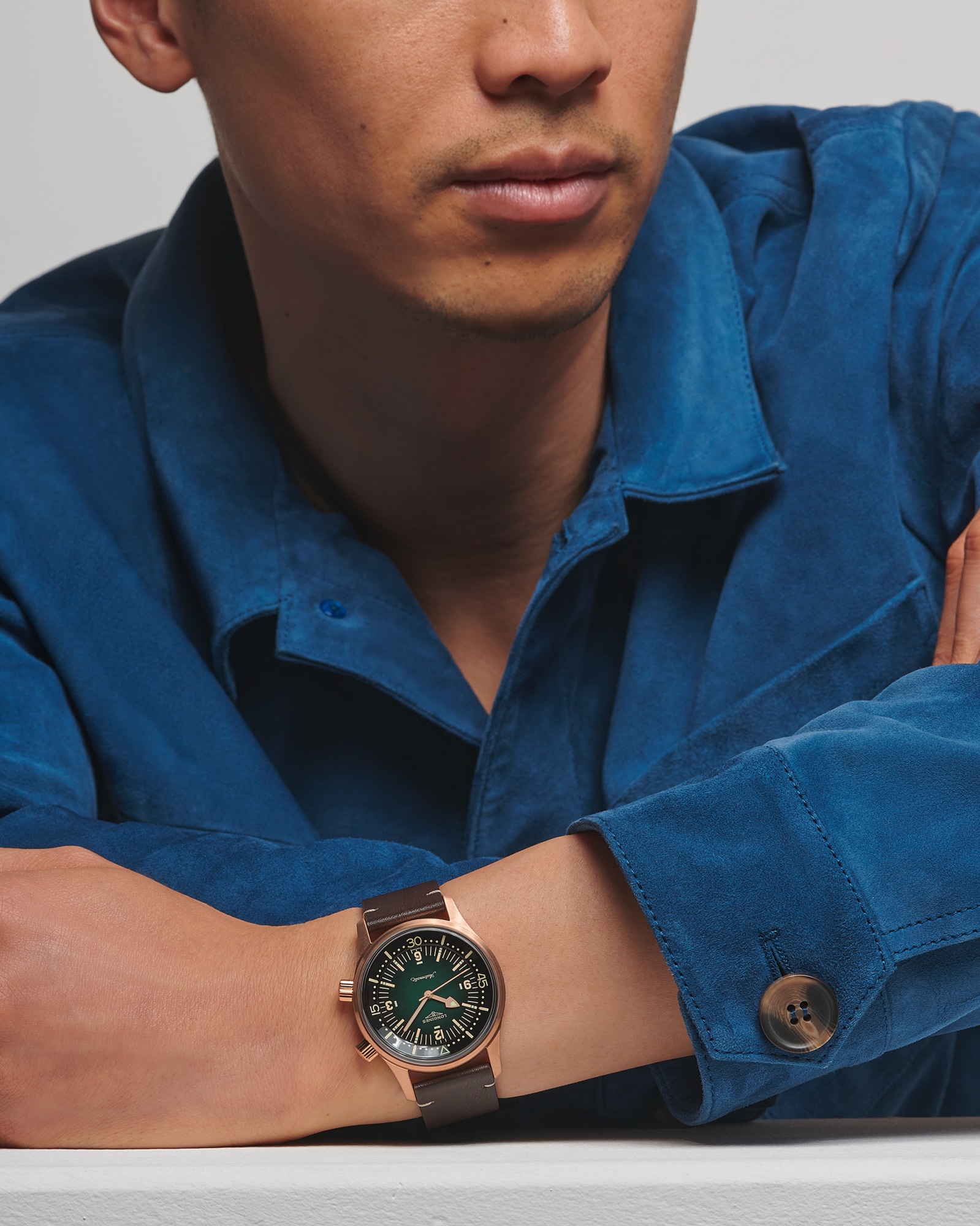 LONGINES LEGEND DIVER BRONZE 自動巻、チタン製ケースバックを備えた