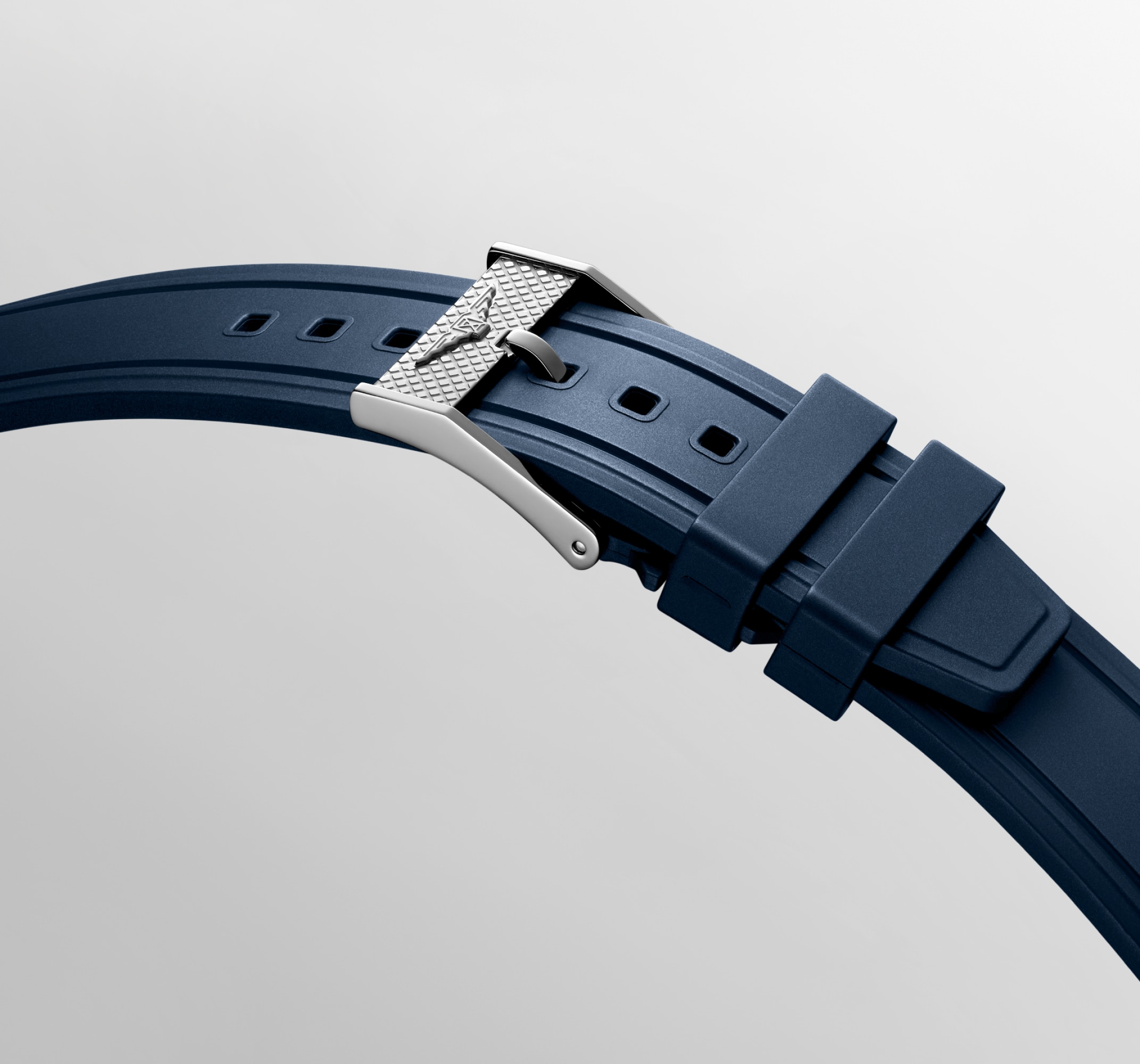 ロンジン レジェンドダイバー | Ø 39.00 mm, 青ラッカー「ポリッシュ