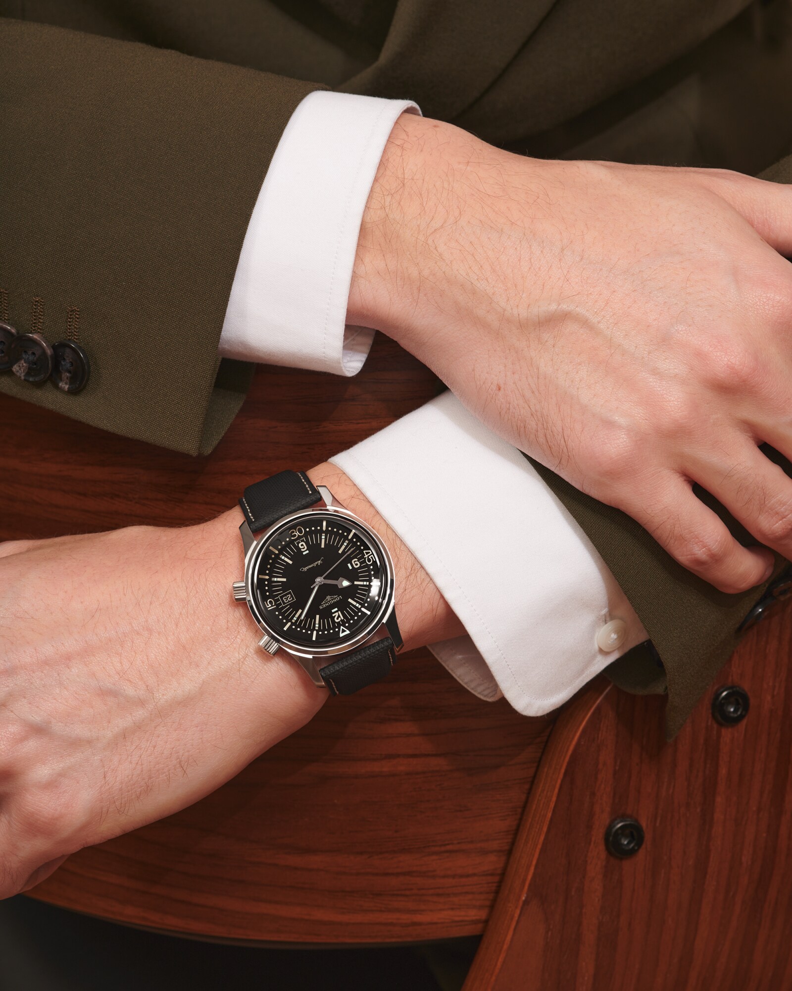 LONGINES ロンジン　クォーツ　黒文字盤　デイト　レディース LONGINES ロンジン クォーツ 黒文字盤 デイト 女性用腕時計