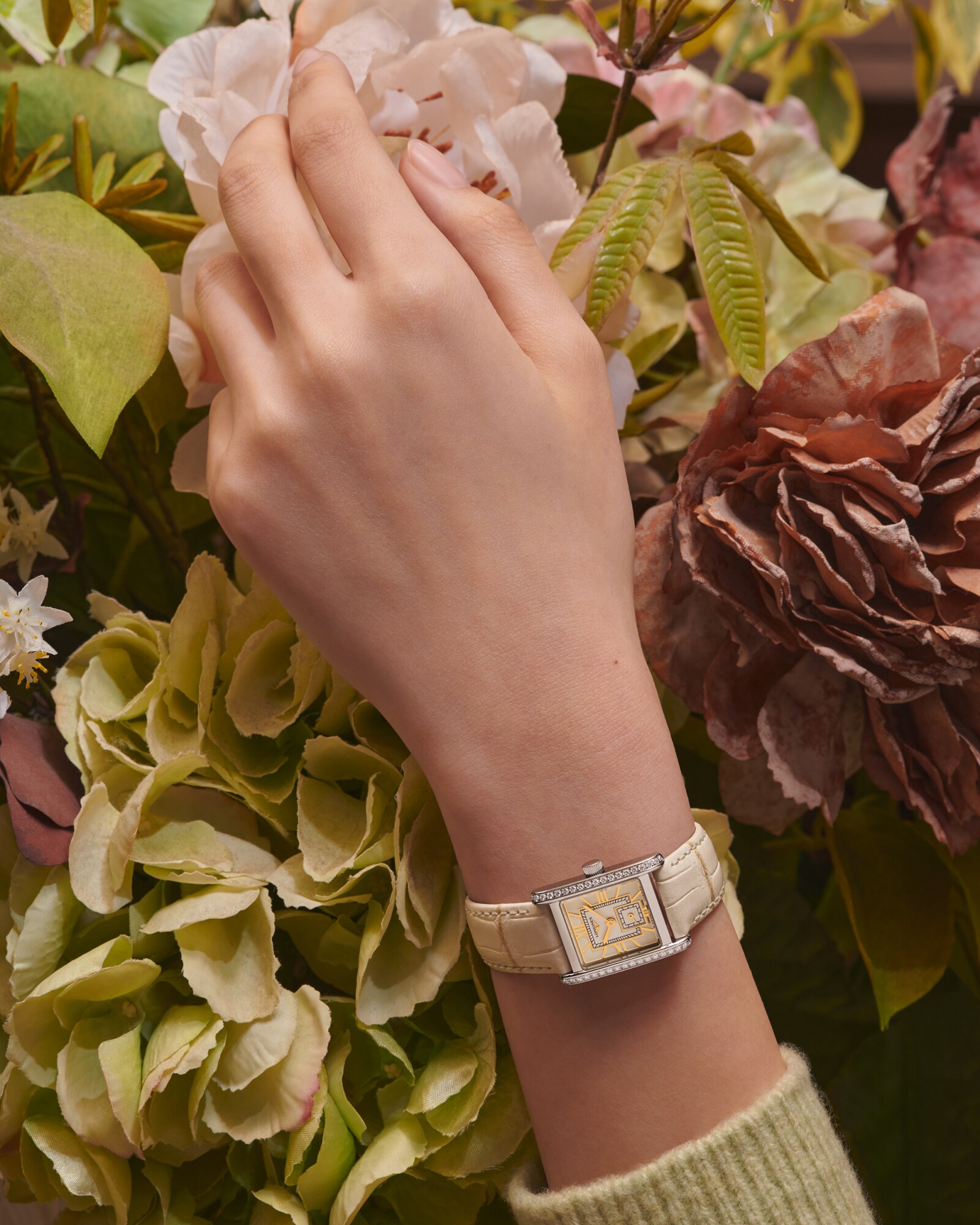 ドルチェヴィータ ミニ クォーツ、ステンレススティール、アイボリー