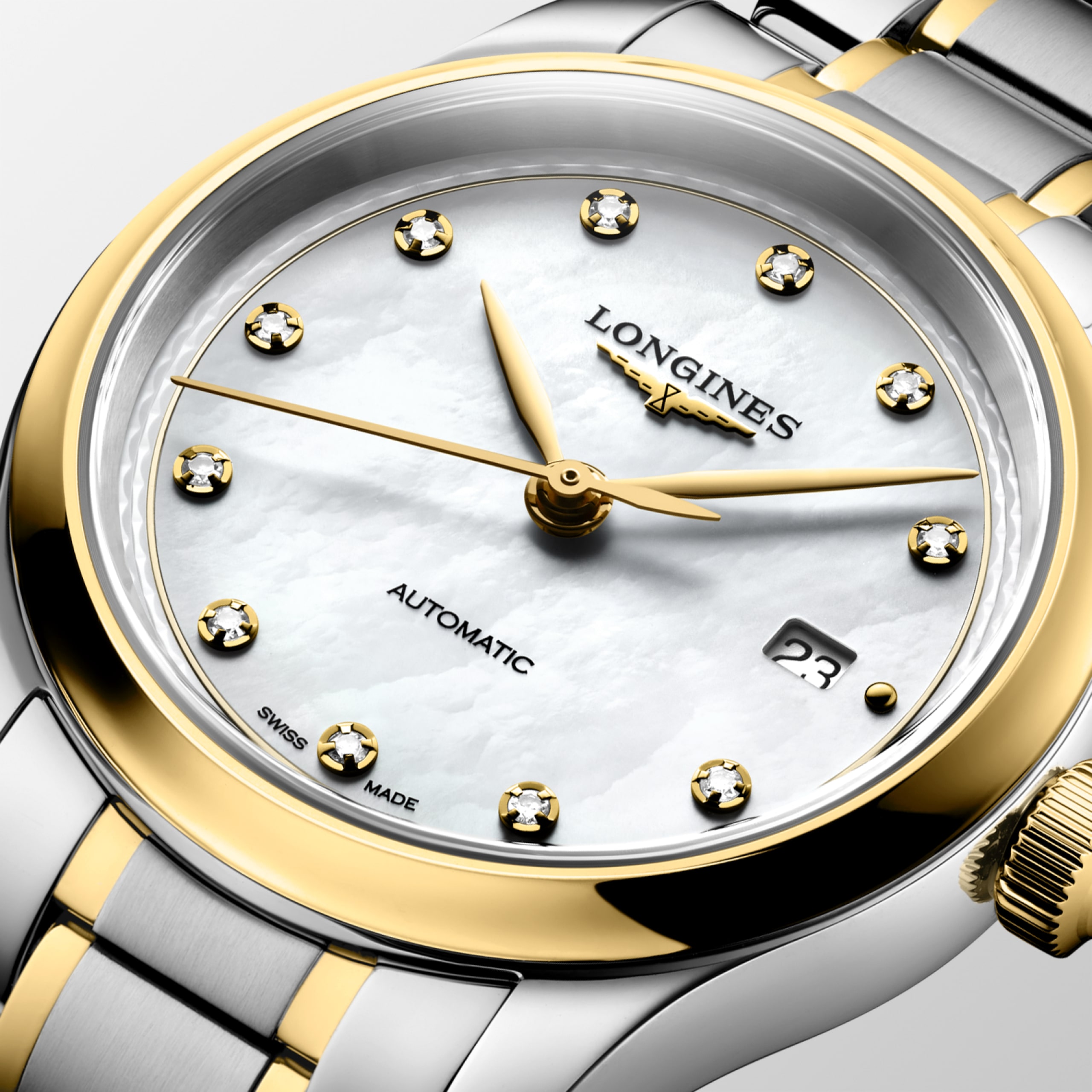 THE LONGINES MASTER COLLECTION L2.449.5.87.7 Automatik, Edelstahl mit 18 Karat Gelbgold Cap 200, Weißes Perlmutt, Armband Watch - Nahaufnahme Gesicht