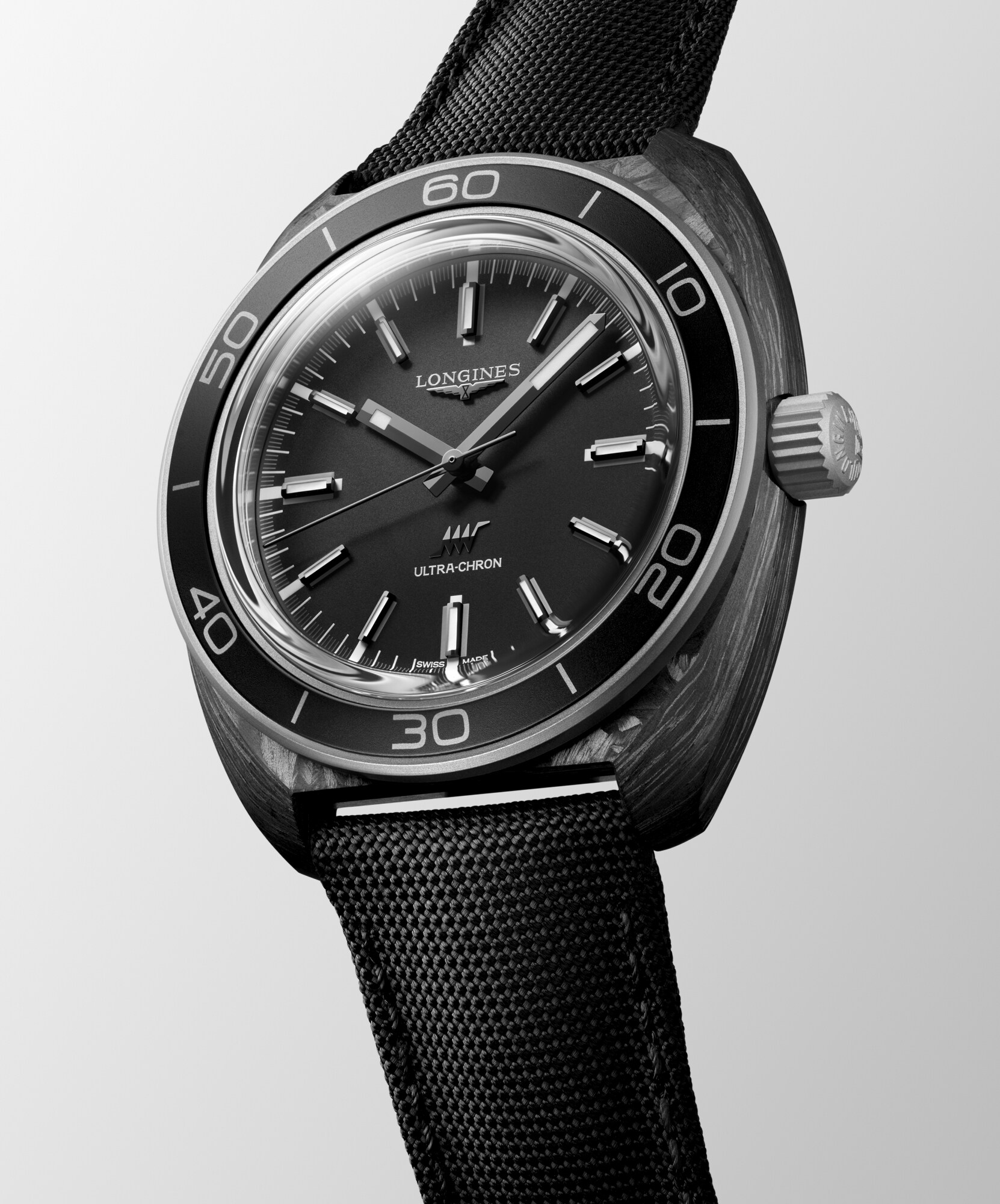 LONGINES ULTRA-CHRON 自動巻き腕時計 ULTRA‑CHRON CARBON 自動巻、チタン＆カーボン、アンスラサイト